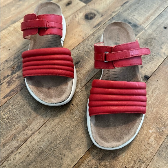 EUC Naot Vesta Sandal Size 38/US 7 Kiss Red Leather Slide Travel Comfort Walking - Picture 3 of 5